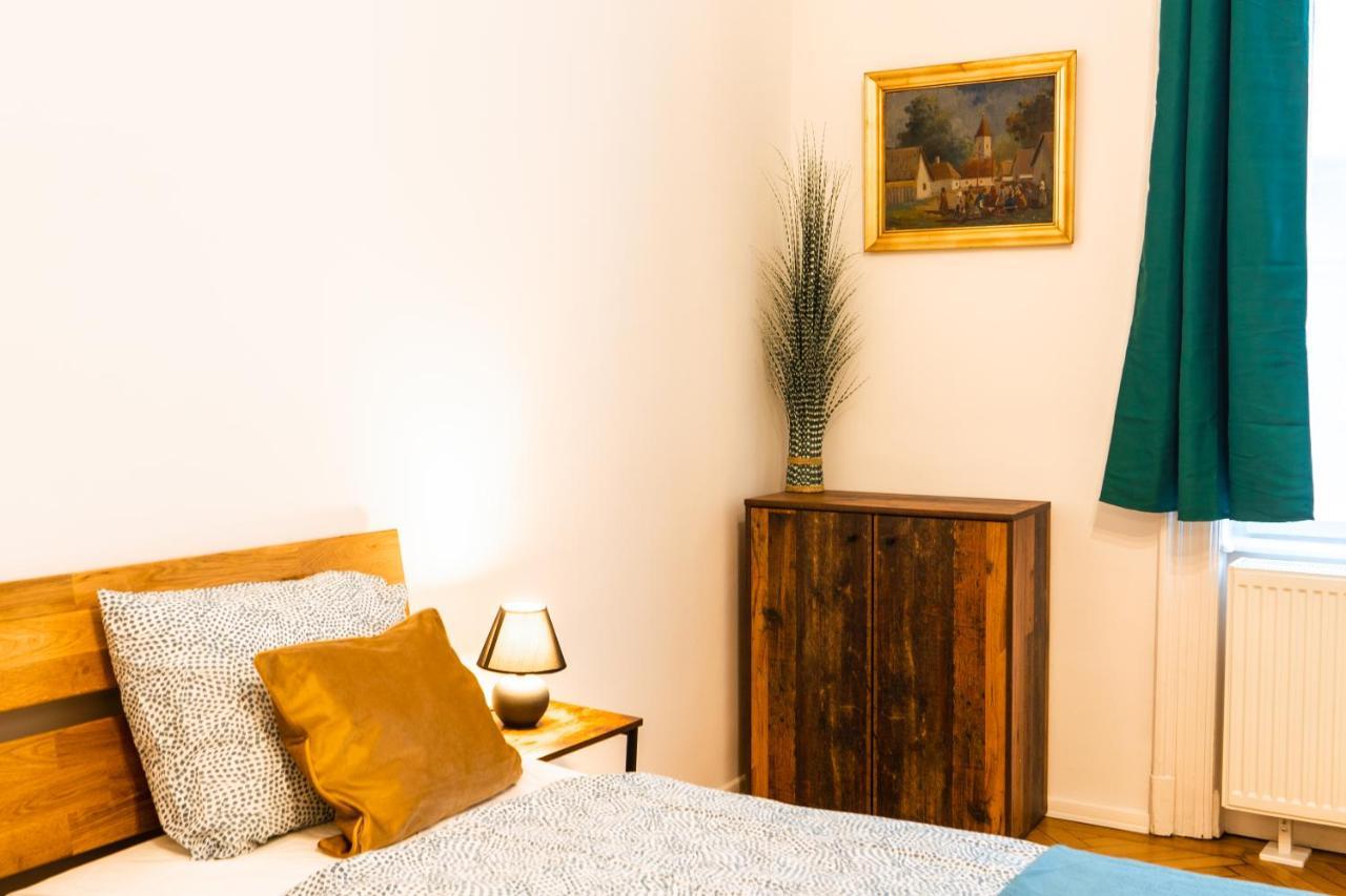 Palace Quarter Suite 布达佩斯 外观 照片